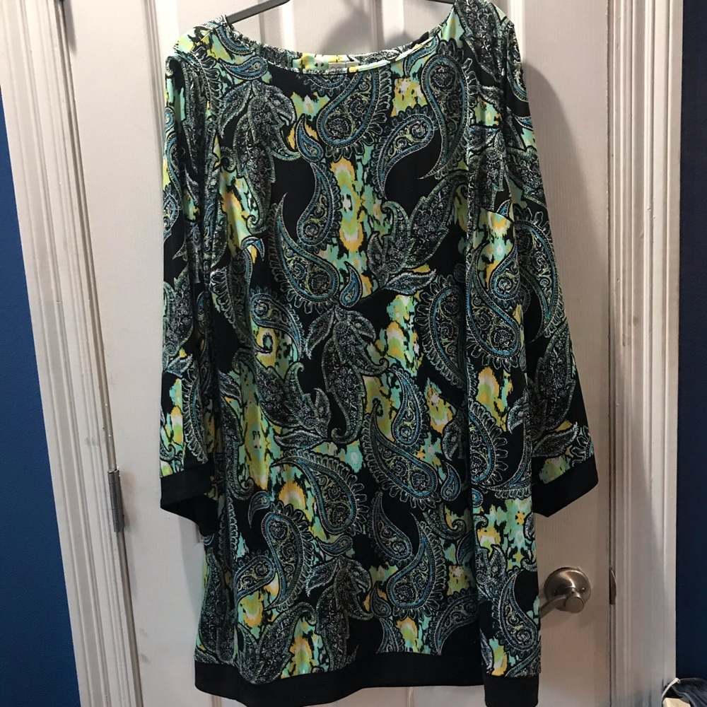 Bell Sleeve plus size Dress 2X Black Paisley Print